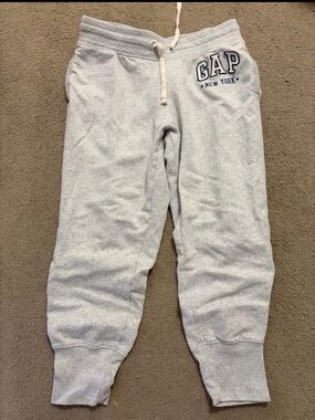 GAP Light Gray Logo Jogger Pants women’s